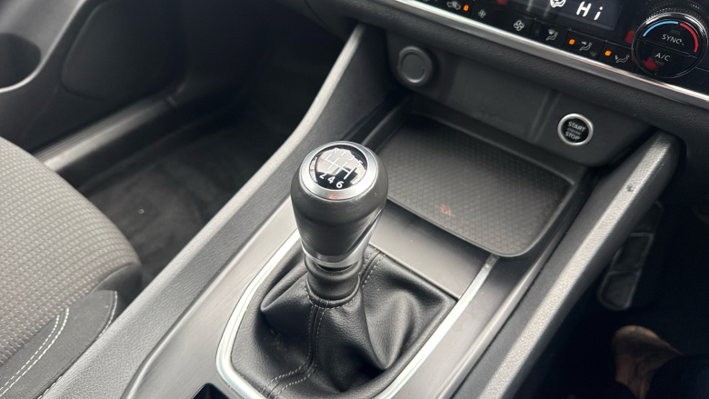 Nissan Qashqai 1.3 DiG-T MH Acenta Premium 5dr Petrol Hatchback